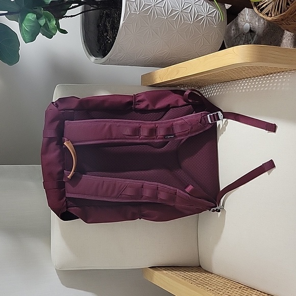 NWOT Eddie Bauer Bygone 25l Topload Pack Burgandy Casual School Outdoor bag back - Picture 6 of 9